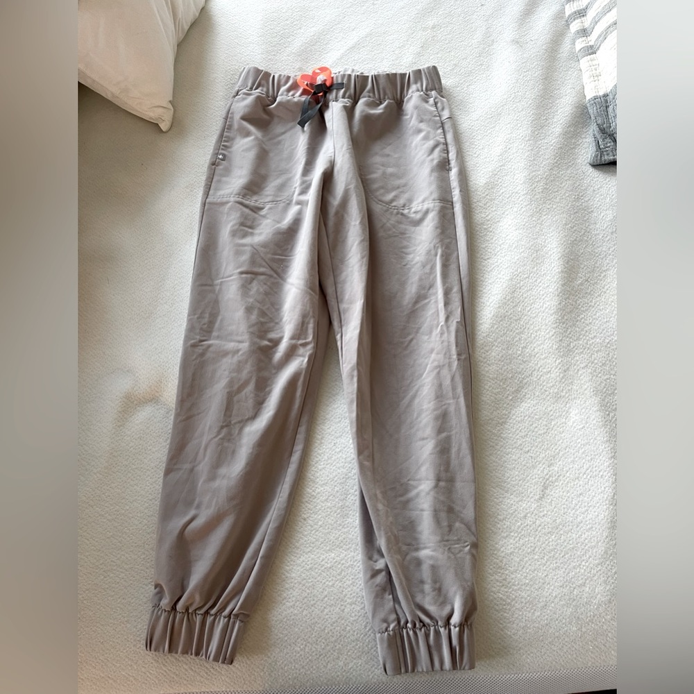 FIGS scrubs jogger